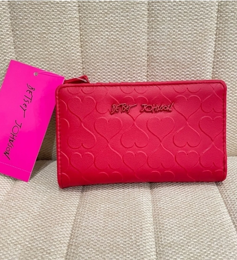 ❤️▪️Betsey Johnson ▪️Red Heart Leather XOIVY Bifold Wallet